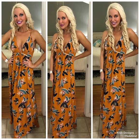 Dresses & Skirts - ❤️LAST 1! Stunning Strappy Lined Maxi Dress!